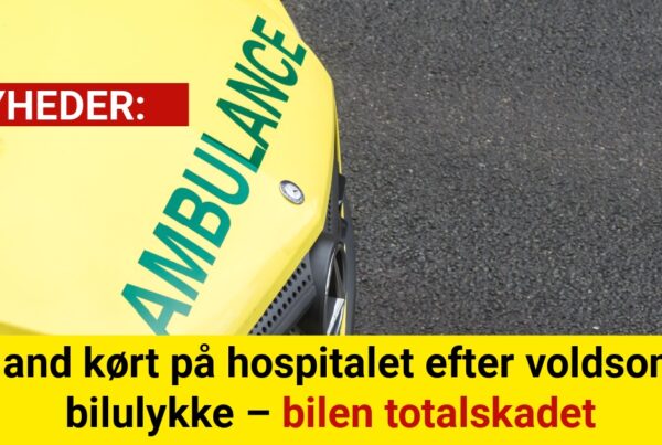 Mand kørt på hospitalet efter voldsom bilulykke – bilen totalskadet