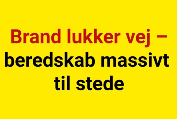 Brand lukker vej – beredskab massivt til stede