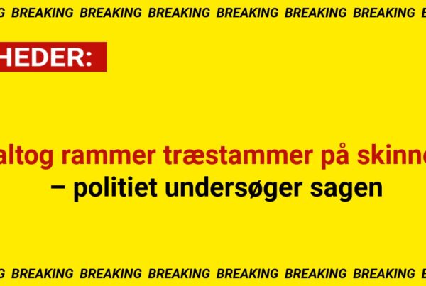 Lokaltog rammer træstammer på skinnerne – politiet undersøger sagen
