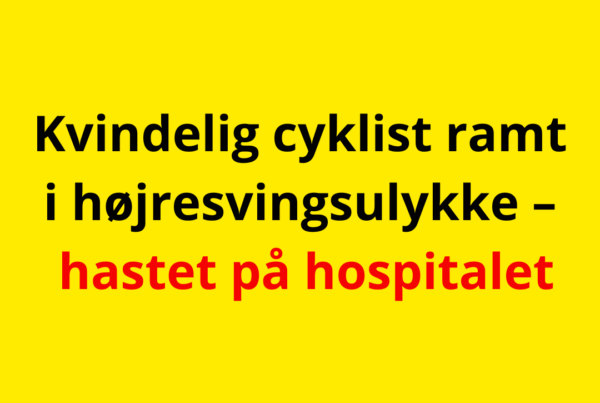 Kvindelig cyklist ramt i højresvingsulykke – hastet på hospitalet