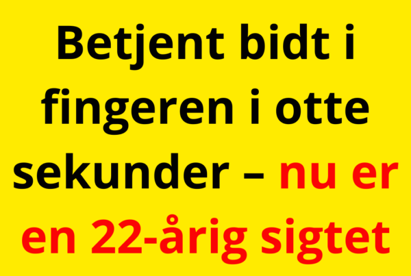 Betjent bidt i fingeren i otte sekunder – nu er en 22-årig sigtet