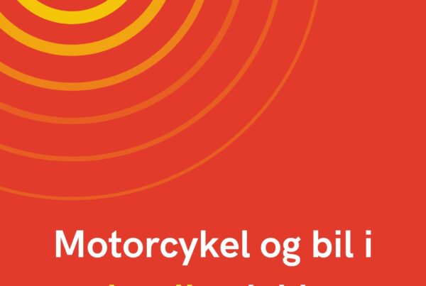 Motorcykel og bil i alvorlig ulykke