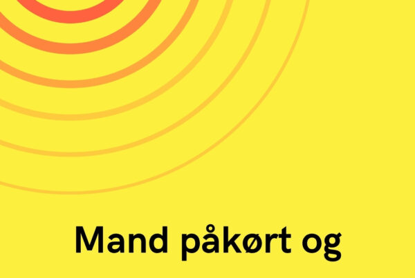 Mand påkørt og stukket med kniv – én anholdt