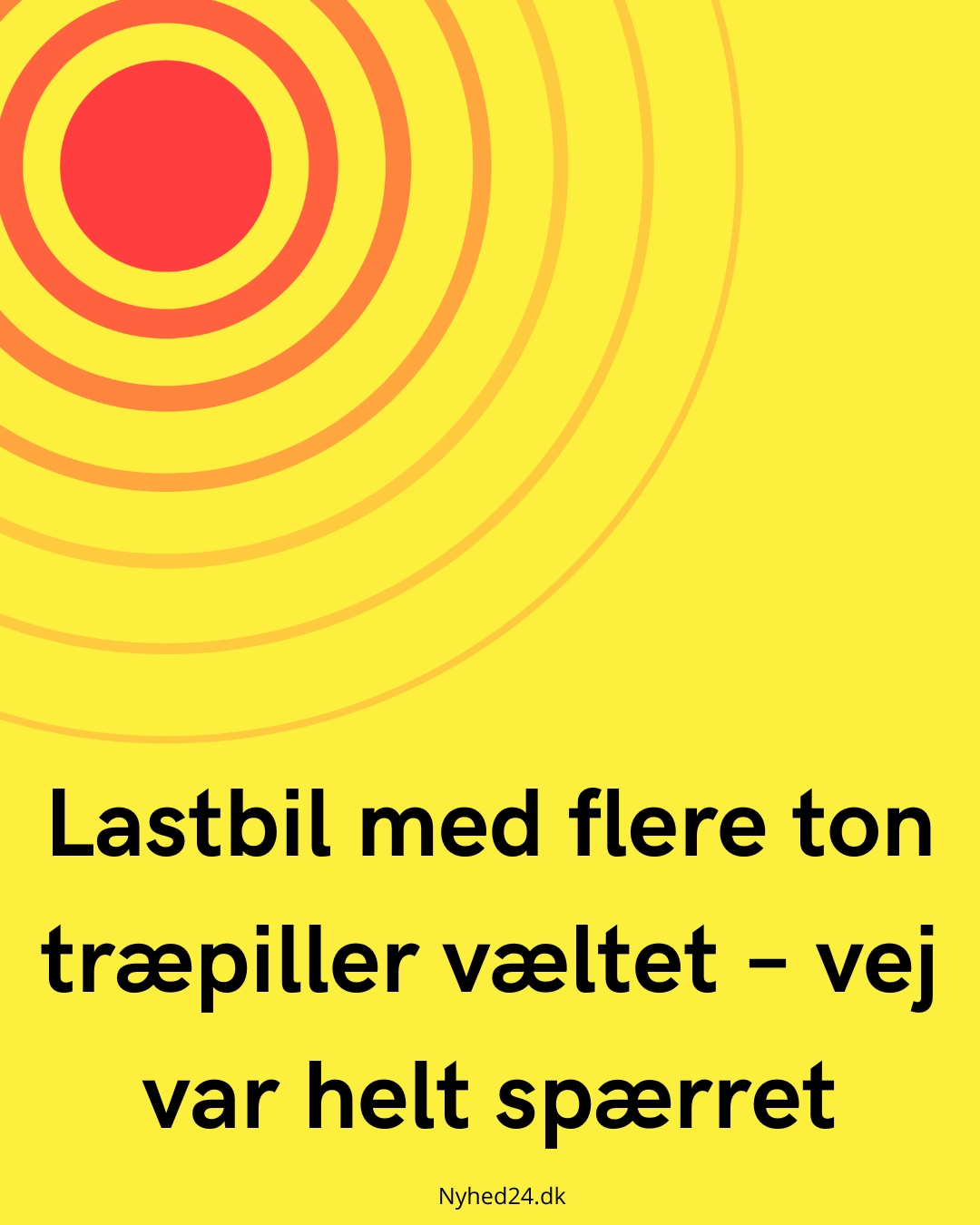 Lastbil med flere ton træpiller væltet – vej var helt spærret