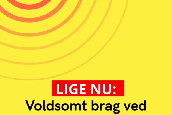 Voldsomt brag ved beboelsesejendom: Politiet rykket ud