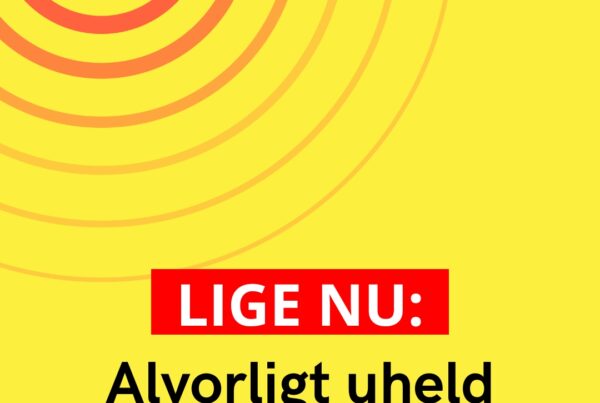 Alvorligt uheld ved motorvej: Politi og redning er på stedet